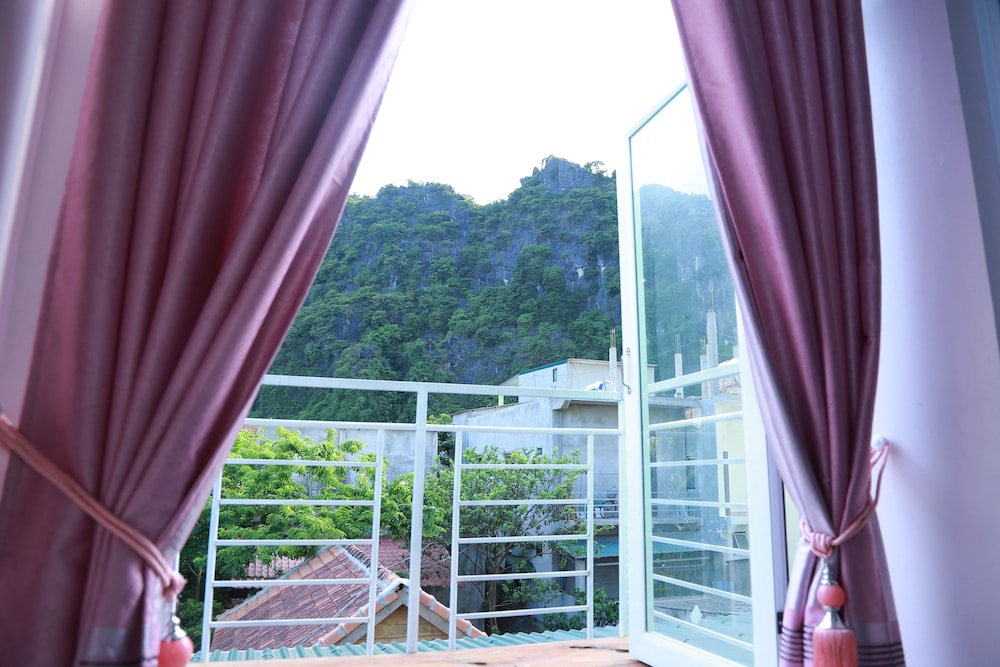 Suite, 1 Queen Bed, Balcony, Mountainside photo 2