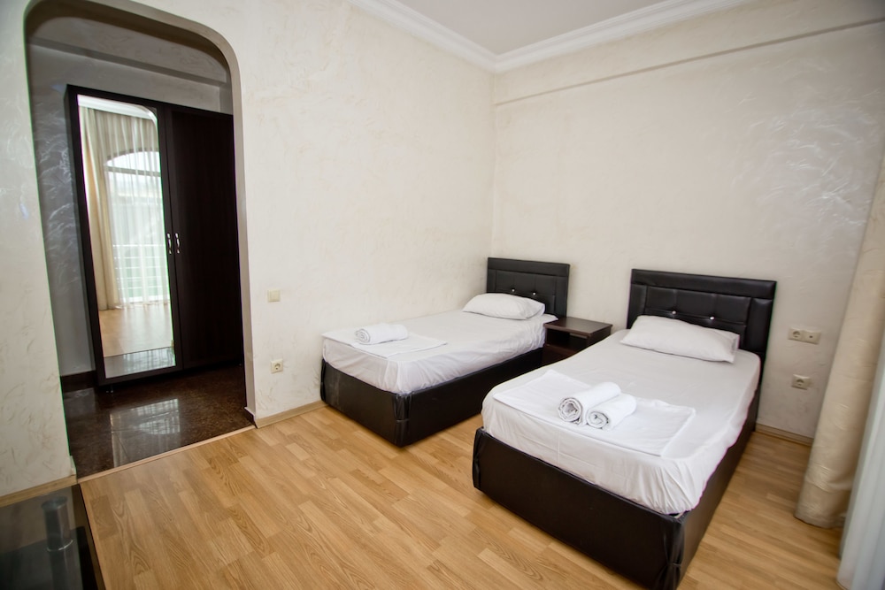 Twin Room, 2 Twin Beds, Balcony (301)