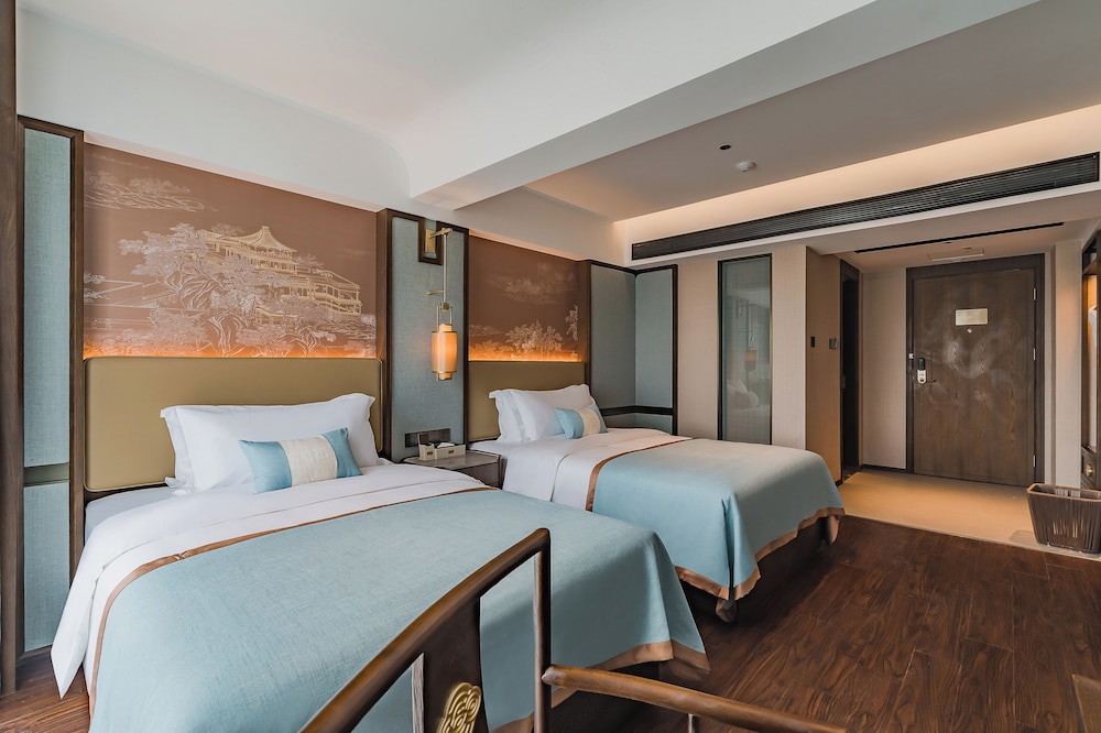 Comfort Twin Room, City View