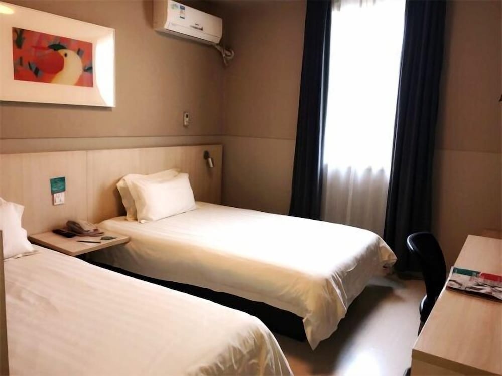 Twin Room (C)