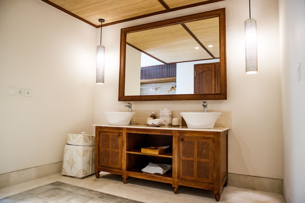 Suite, Hot Tub (River Valley)