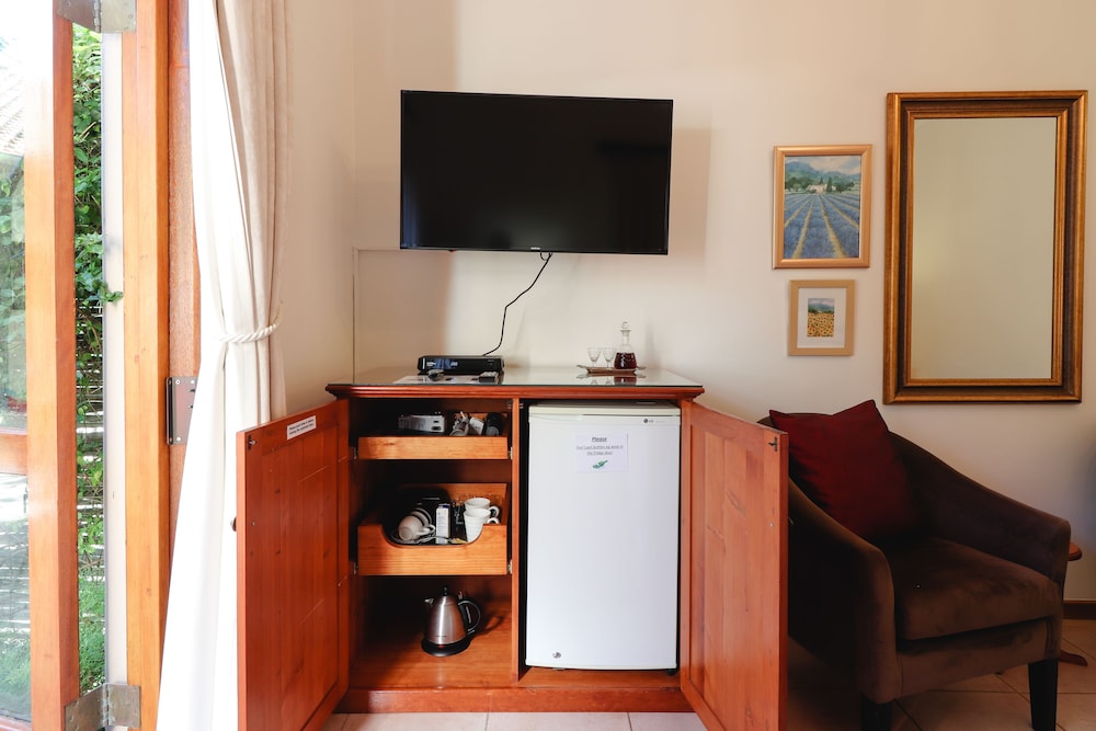 Standard Room Wheelchair Accessable (4) photo 3