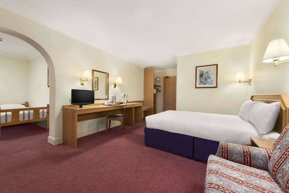 Room, Multiple Beds, Non Smoking - Photo 1
