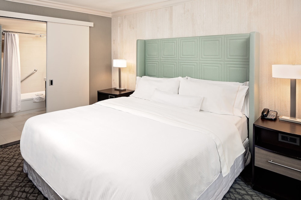 Junior Suite, 1 Bedroom - Photo 2