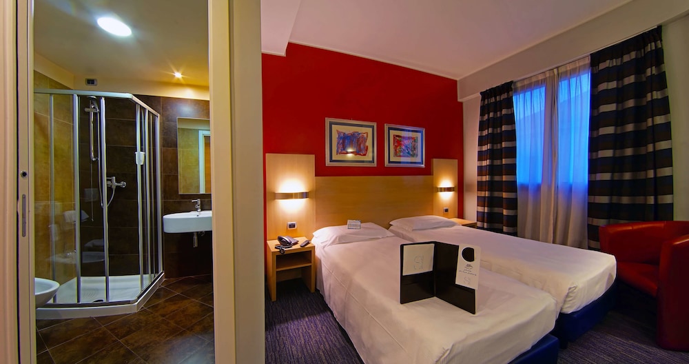 Economy Twin Room, 2 Twin Beds photo 1