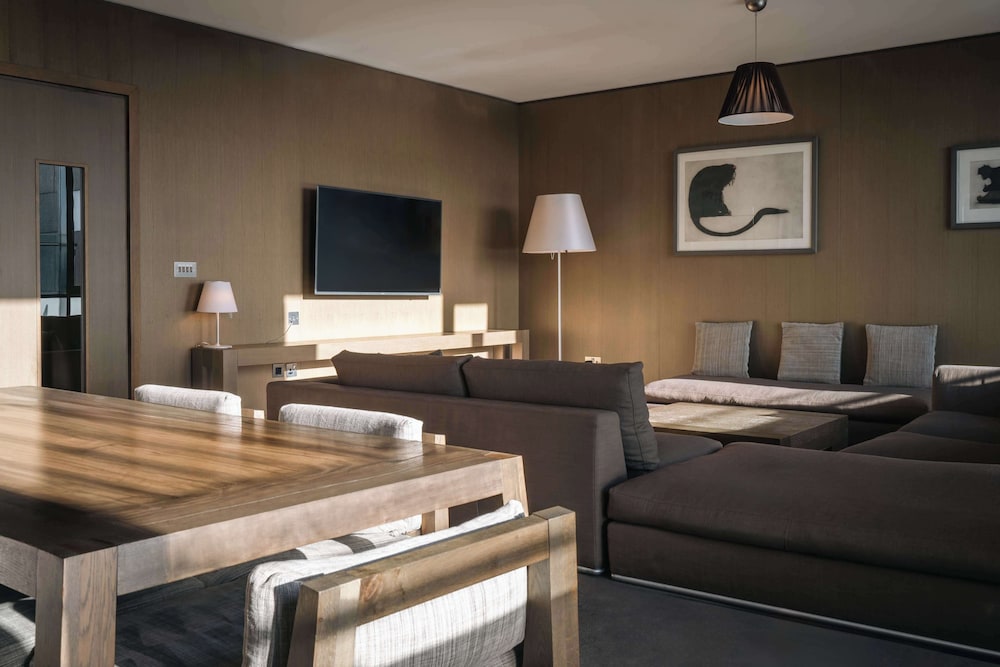 Suite, Balcony