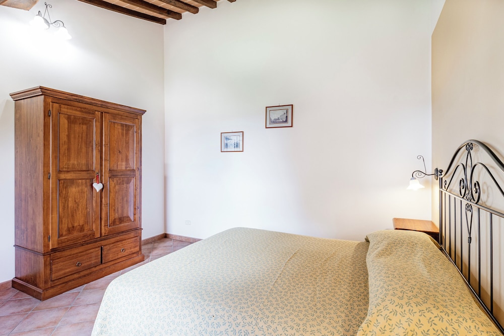 Family Apartment, 1 Bedroom, Mountainside (Ribes Family Apt Shared Pool,Volterra)