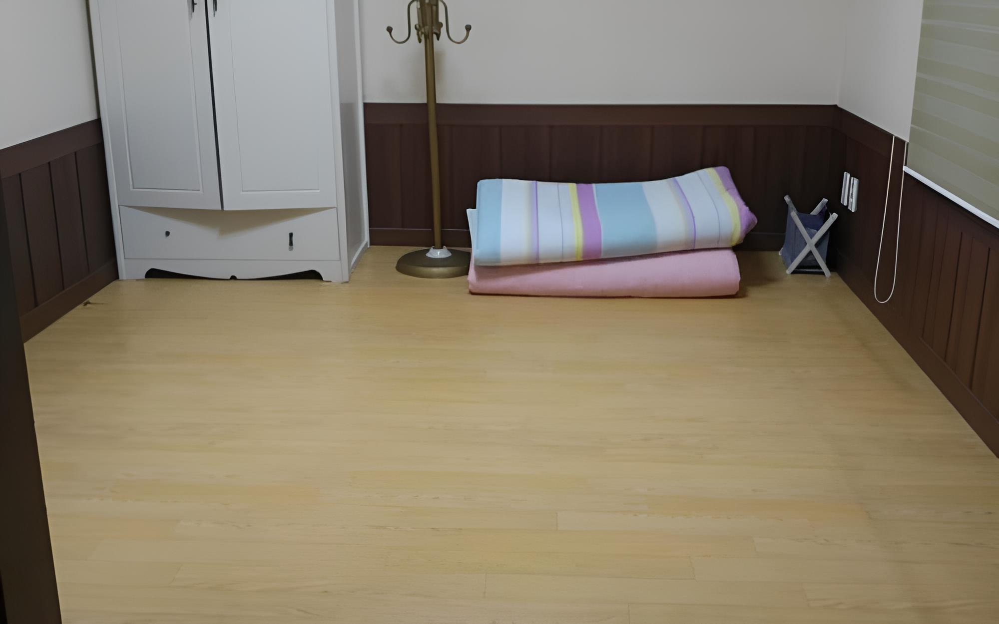 Room (No 1) photo 3