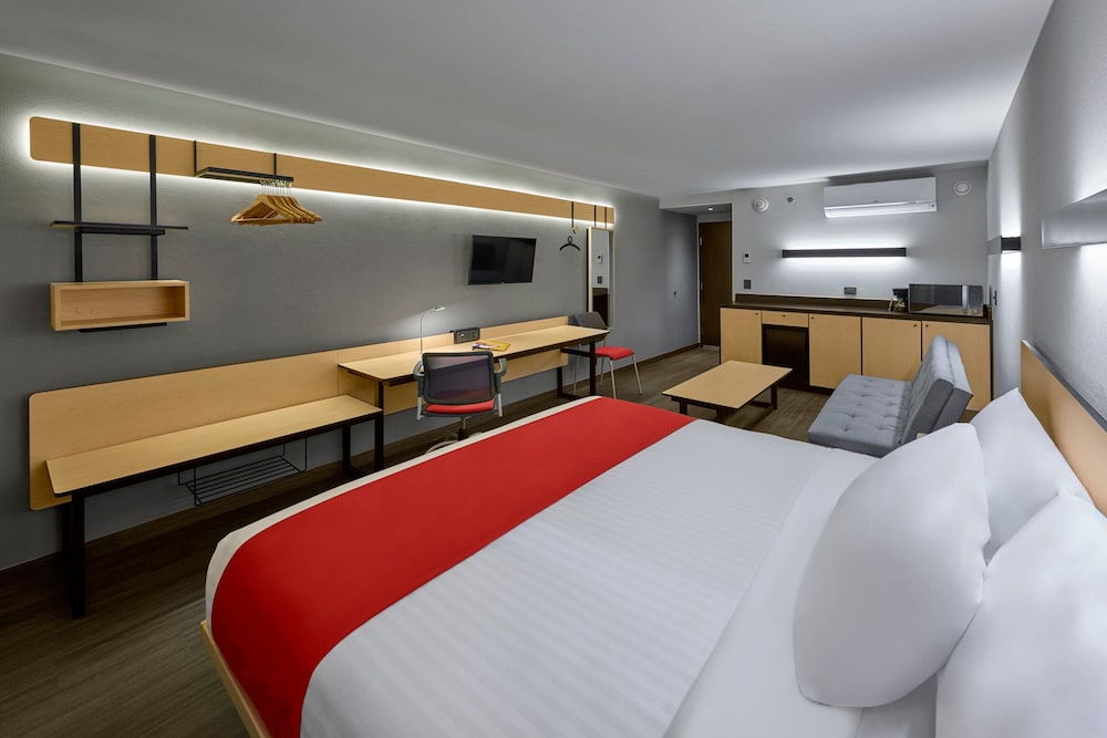 Superior Room, 1 Queen Bed with Sofa bed photo 3