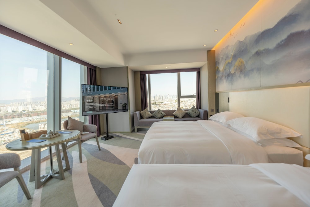 Family Room, City View - Photo 1