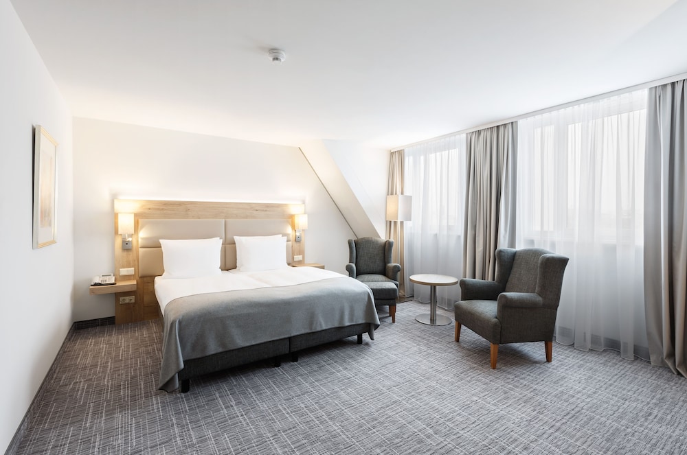 Premium Room, 1 King Bed (Central Building)