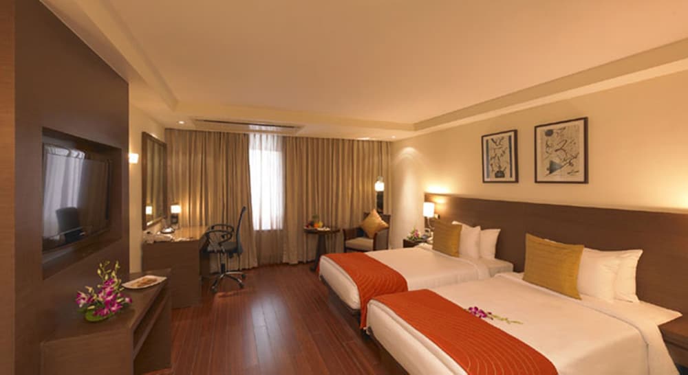 Club Room, 1 King Bed photo 1