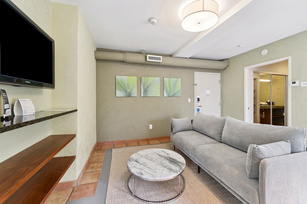 Deluxe Two-Bedroom Apartment (Self Check-in)