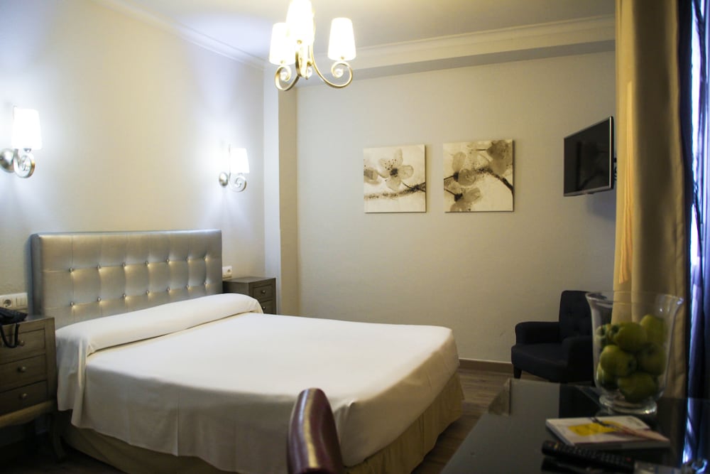 Standard Twin Room - Photo 3