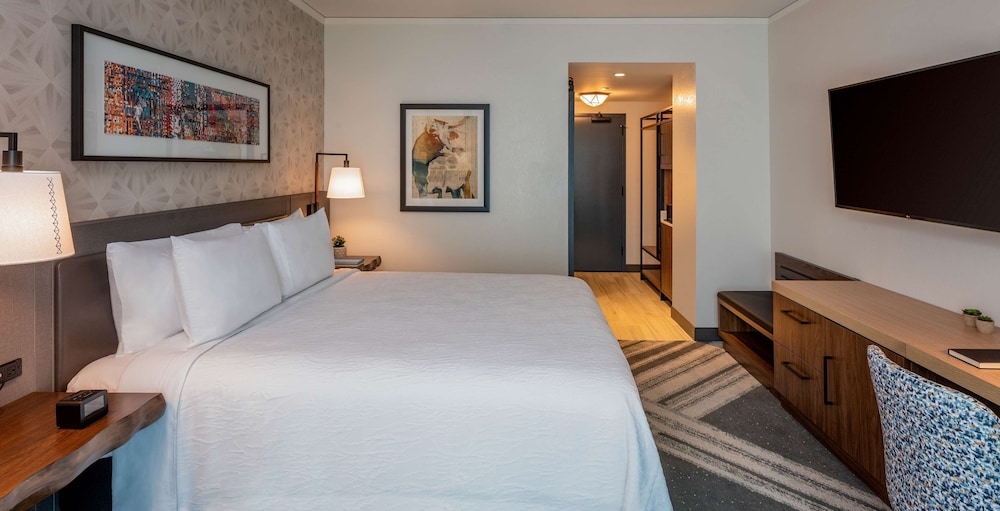 Room, 1 King Bed, Accessible, Bathtub - Photo 7