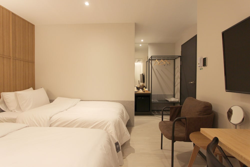 Suite Twin Room - Photo 3