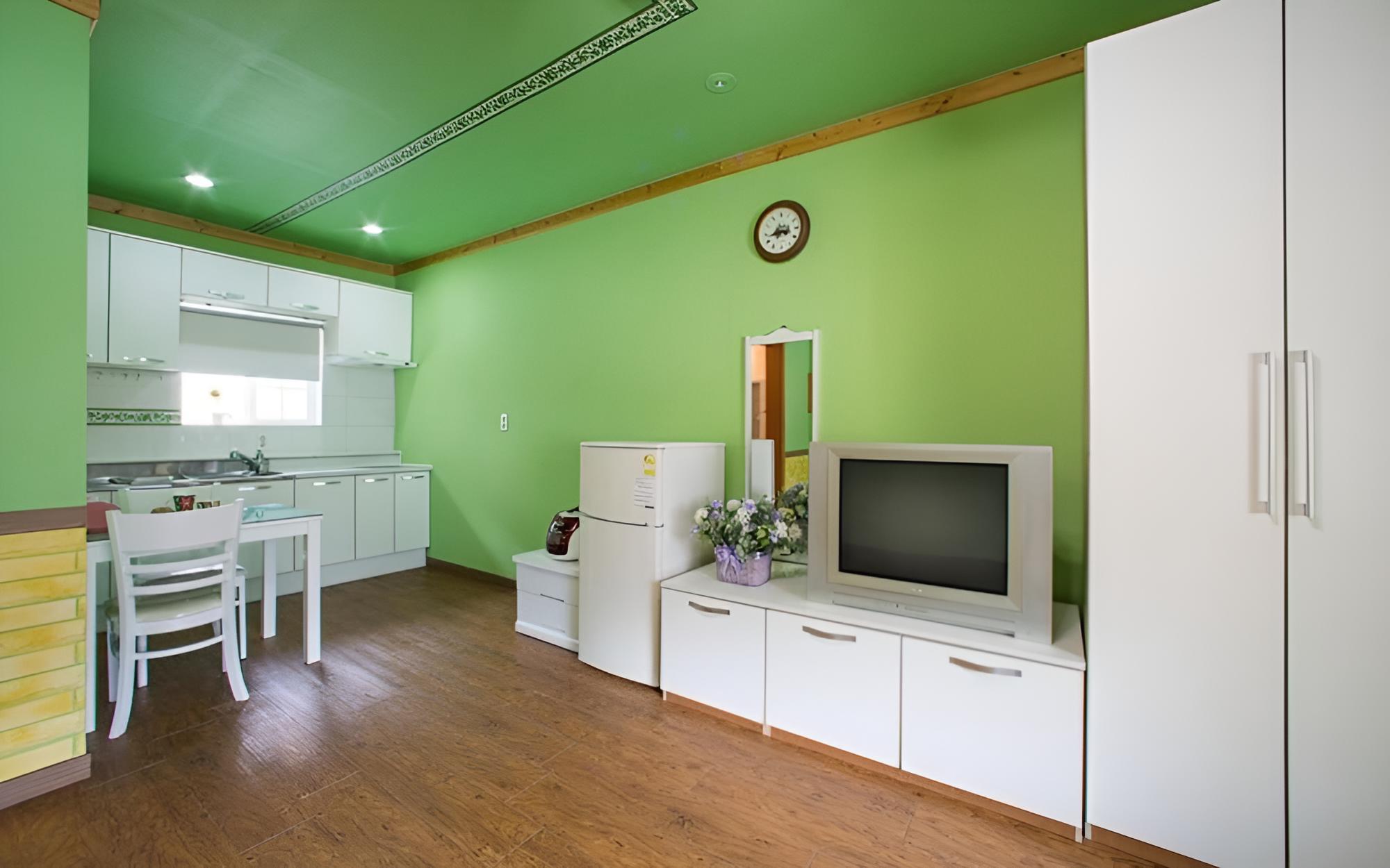 Room (Complex A No 102) photo 3