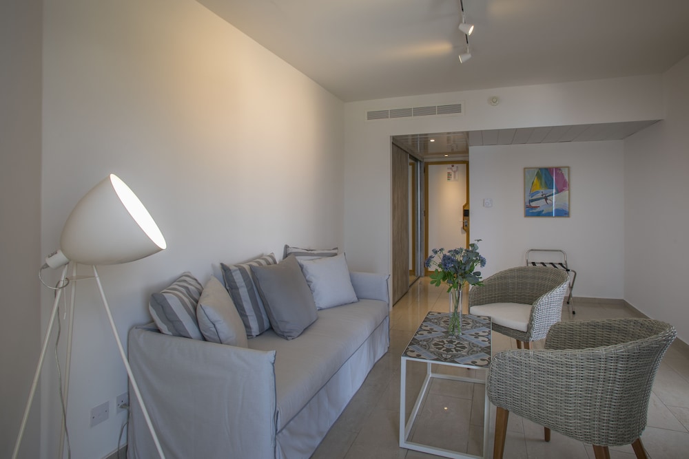 Deluxe Suite, Business Lounge Access, Sea View (Presidential)