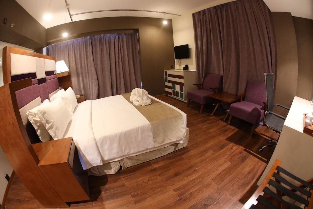 Queen Suite - Photo 7