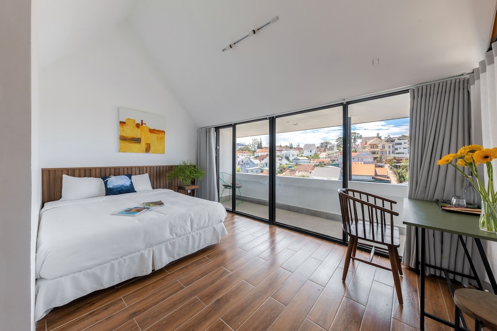 Deluxe Double Room, Balcony, City View