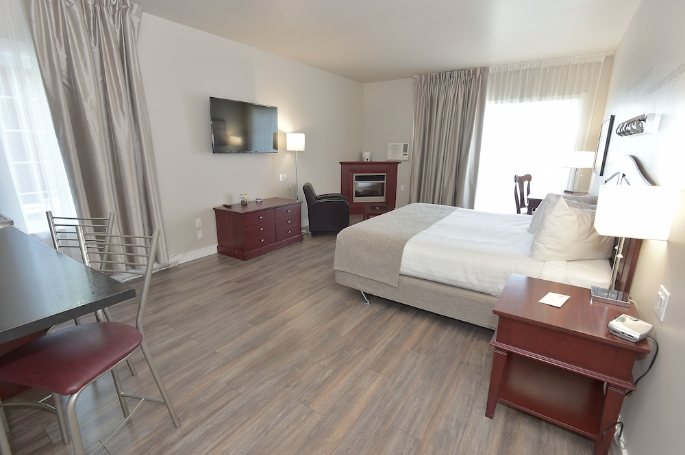 PAVILION SECTION | Standard Room, 1 King Bed, Courtyard Area - Photo 2