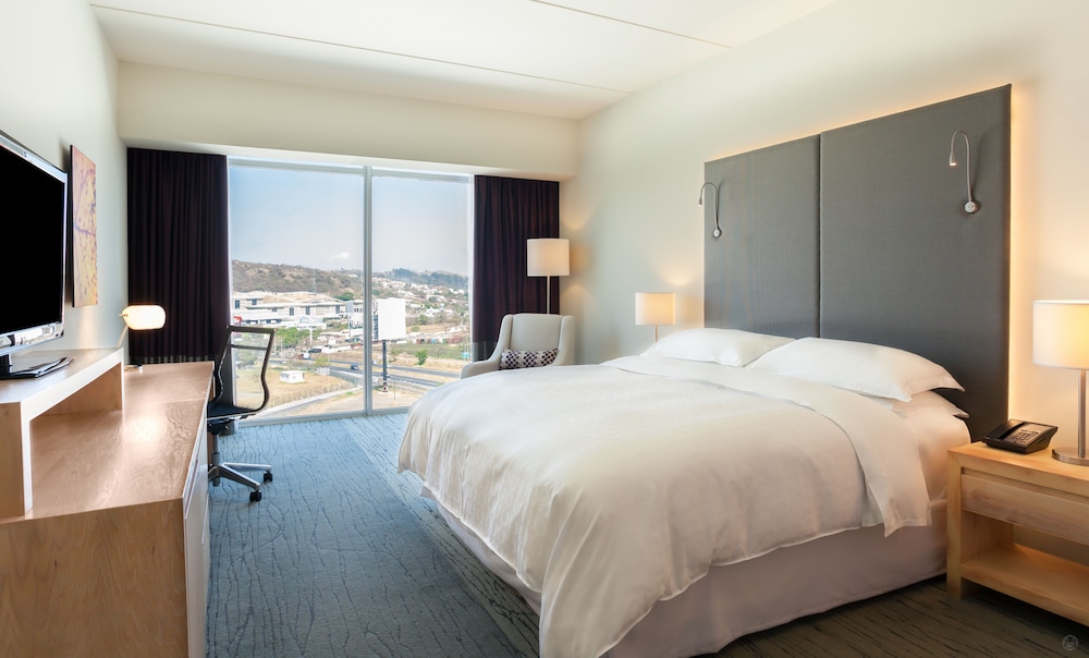 Club Room, 1 King Bed, Non Smoking, View
