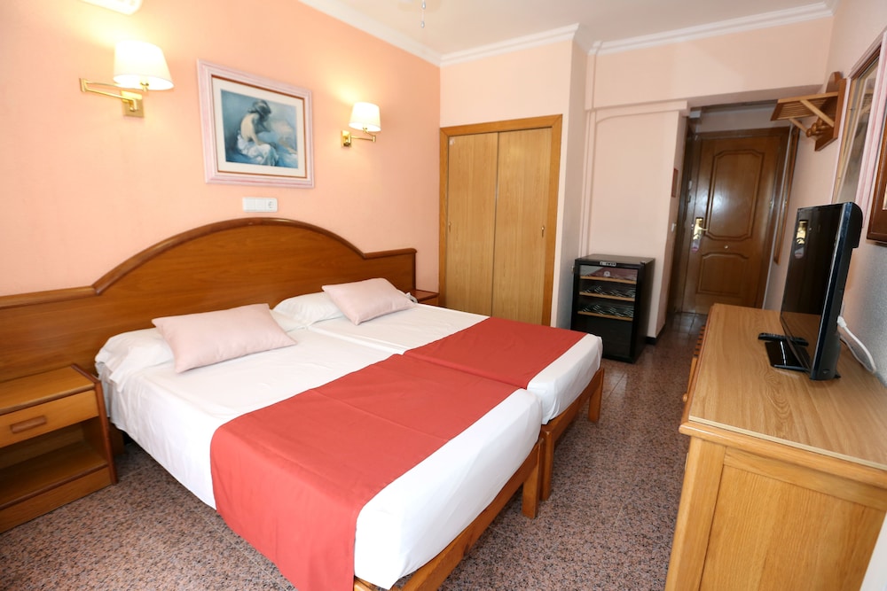 Standard Double Room, Balcony - Photo 3