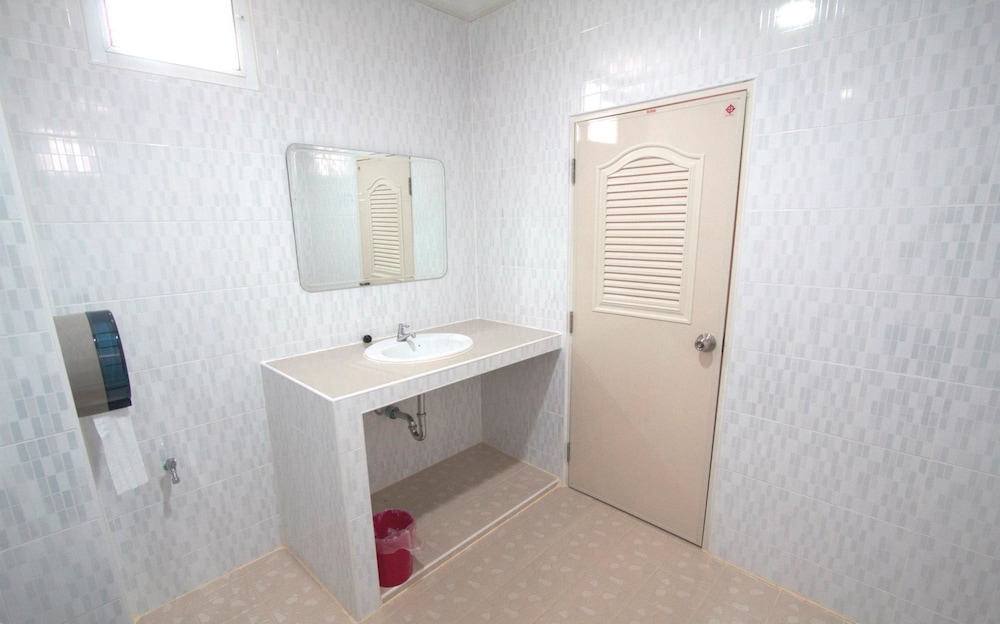 Basic Double Room photo 2