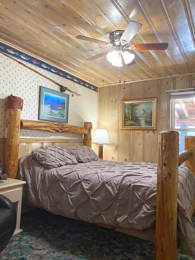 The Caddis Room photo 1