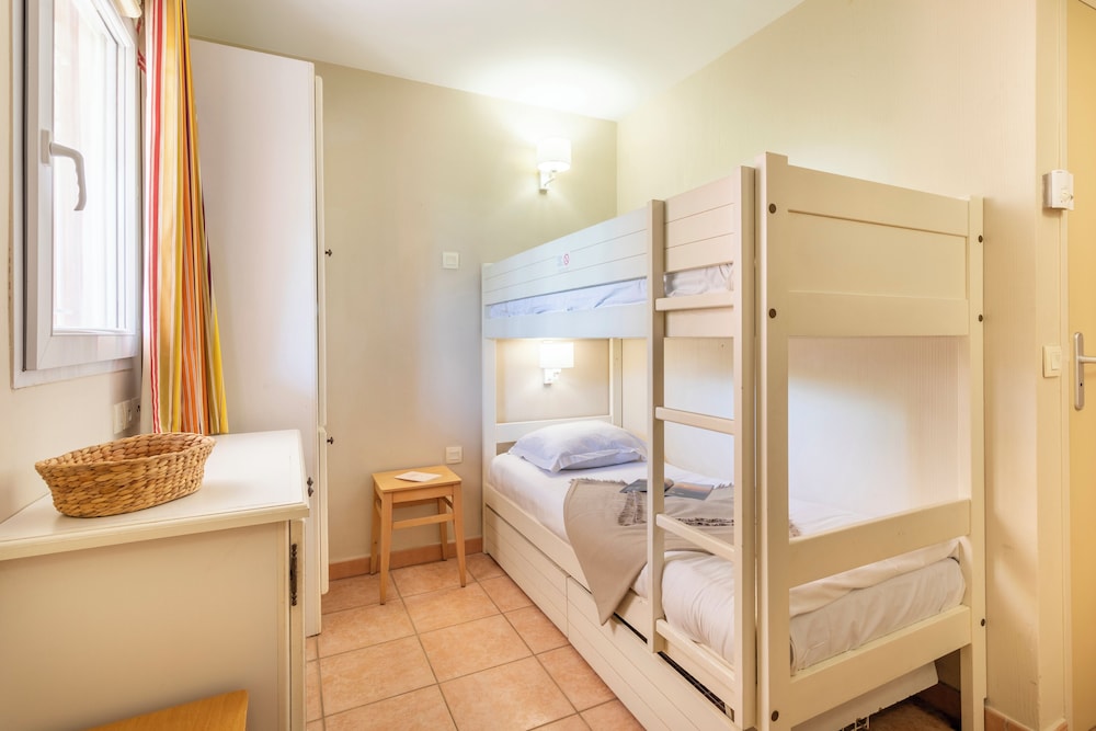 Studio 5 people - 1 sleeping alcove - Terrace - Ground floor - Air conditioned Renovated photo 2