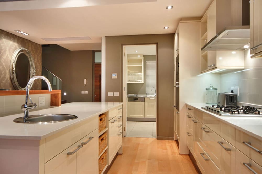 Three-Bedroom Exclusive Penthouse - Photo 4