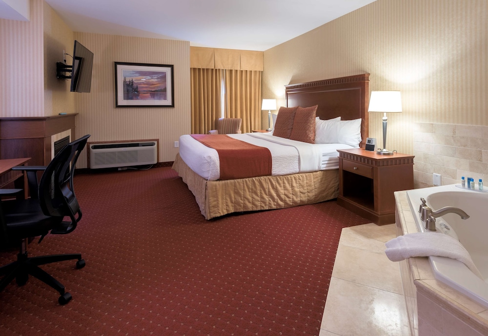 Suite, 1 King Bed, Non Smoking, Jetted Tub - Photo 1