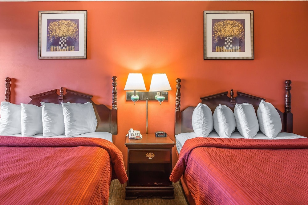Standard Room, 2 Queen Beds, Non Smoking - Photo 3