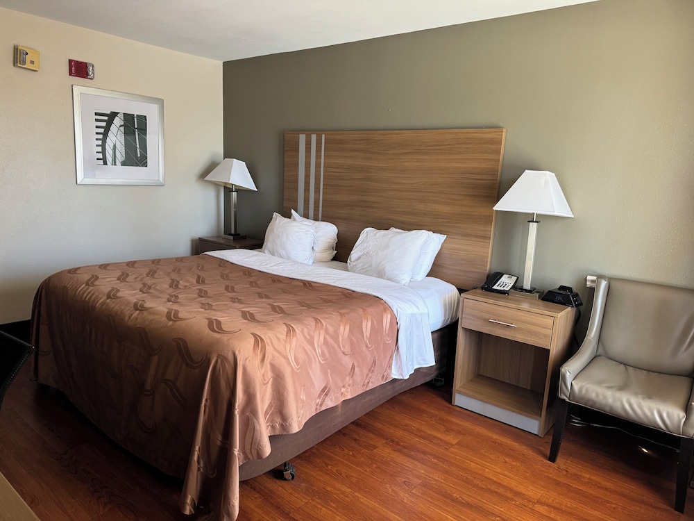 Room, 1 King Bed, Accessible, Non Smoking - Photo 1