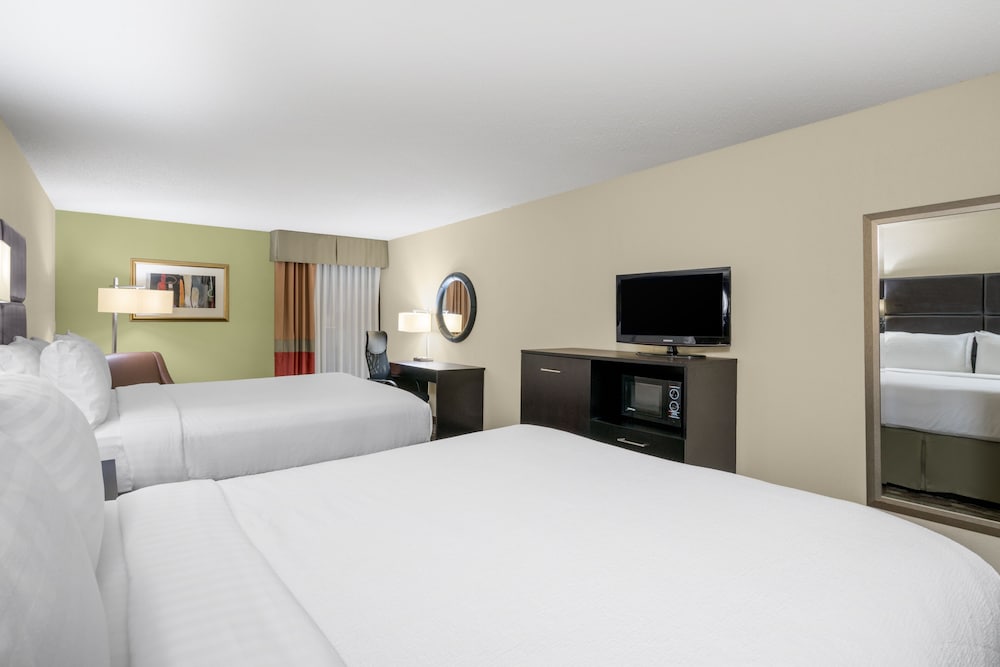 Premium Room, 2 Queen Beds, Accessible (Comm, Accessible Tub) photo 1