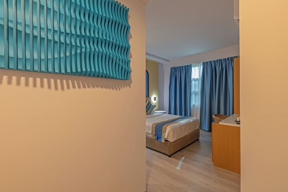 Superior Studio Suite - Photo 1