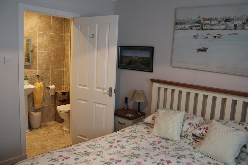 Family Cottage, Ensuite, Partial Sea View (Osborne Cottage) photo 2