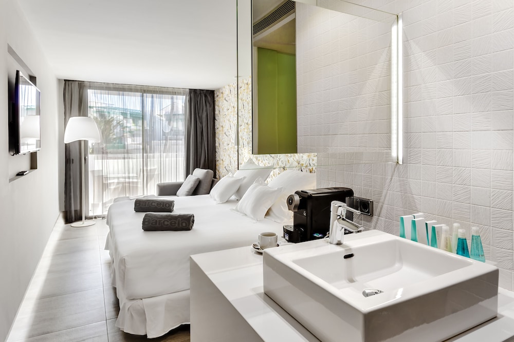 Deluxe Room - Photo 4