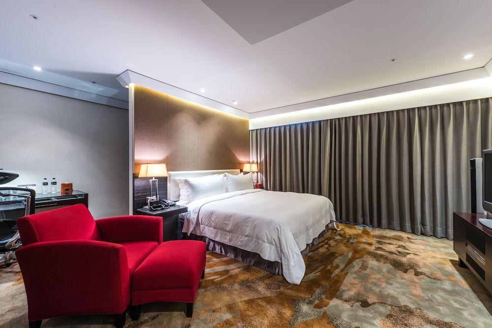 Premium Room, 1 King Bed (Room Only)