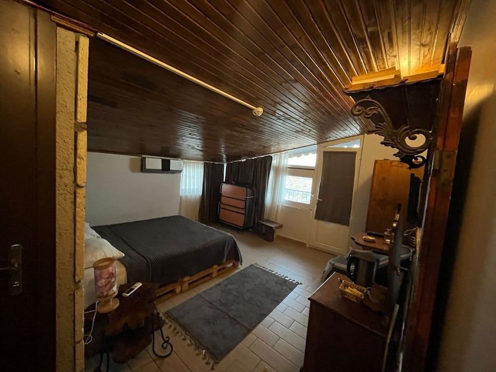 Basic Double or Twin Room, Partial Sea View photo 3