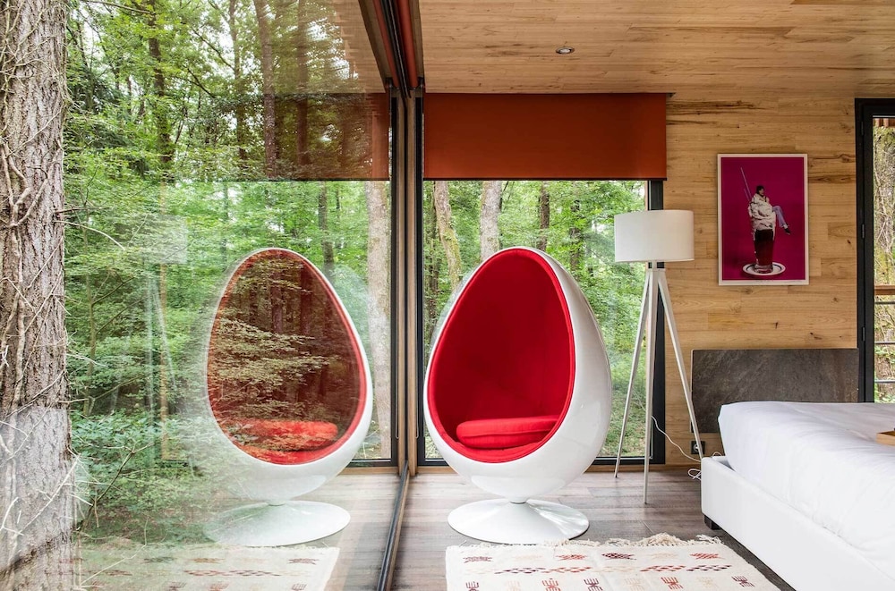 Design Suite, Sauna and Jacuzzi, 1 King bed - "Sixtie's" by Anne-Caroline Frey - Photo 2