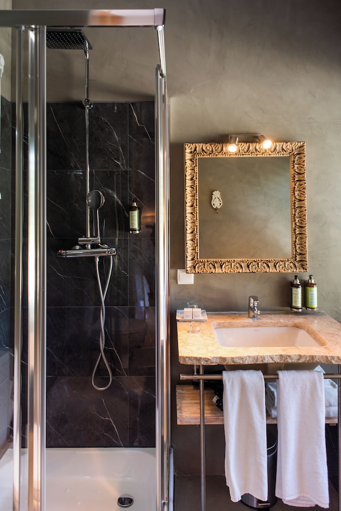 Double Room - Photo 6