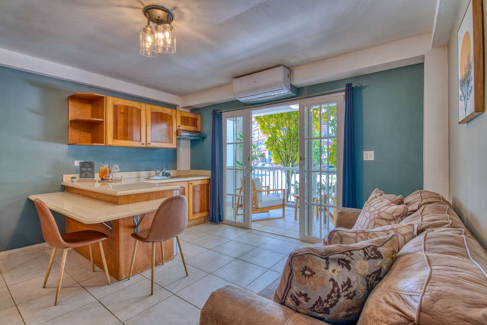 Town View King Suite photo 3
