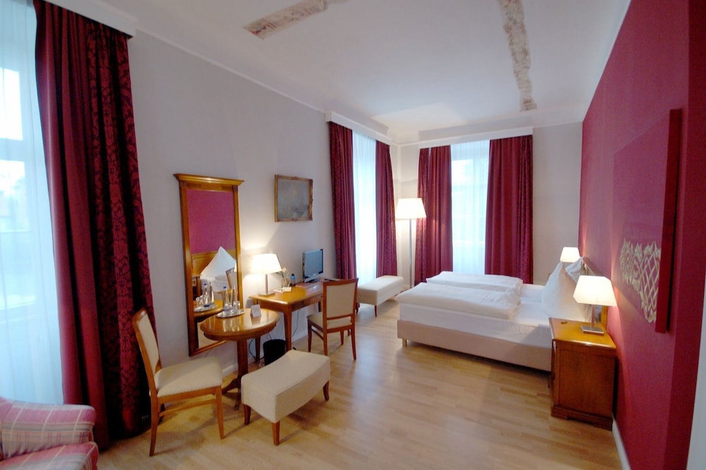Deluxe Double Room (2 matresses in bed frame) photo 2