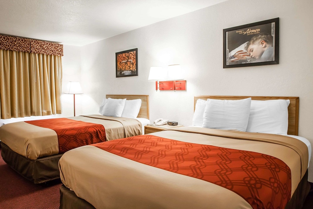 Standard Room, 2 Queen Beds, Non Smoking photo 2