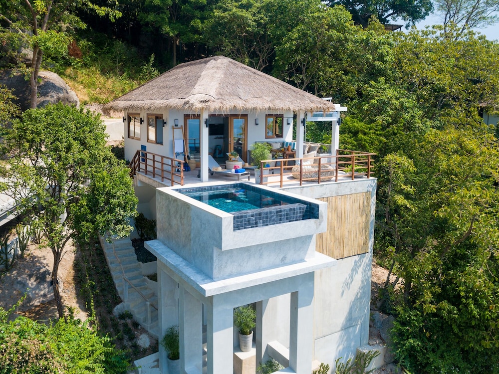 P10 - One Bedroom Private Pool Villa with Seaview