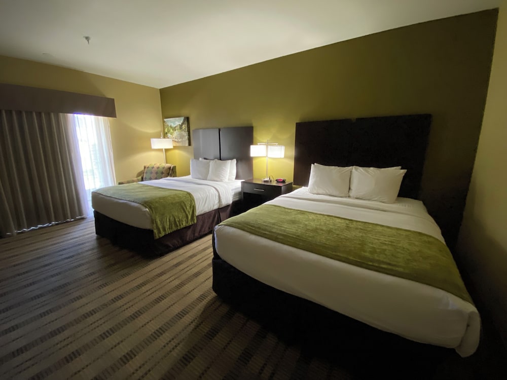 Standard Room, 2 Queen Beds, Non Smoking, Lake View photo 3