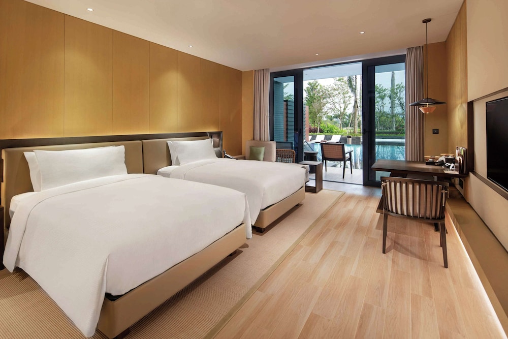 Twin Deluxe Room with Pool Access