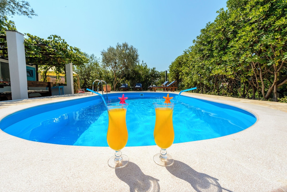 Villa (Four Bedroom Villa with Terrace and S)