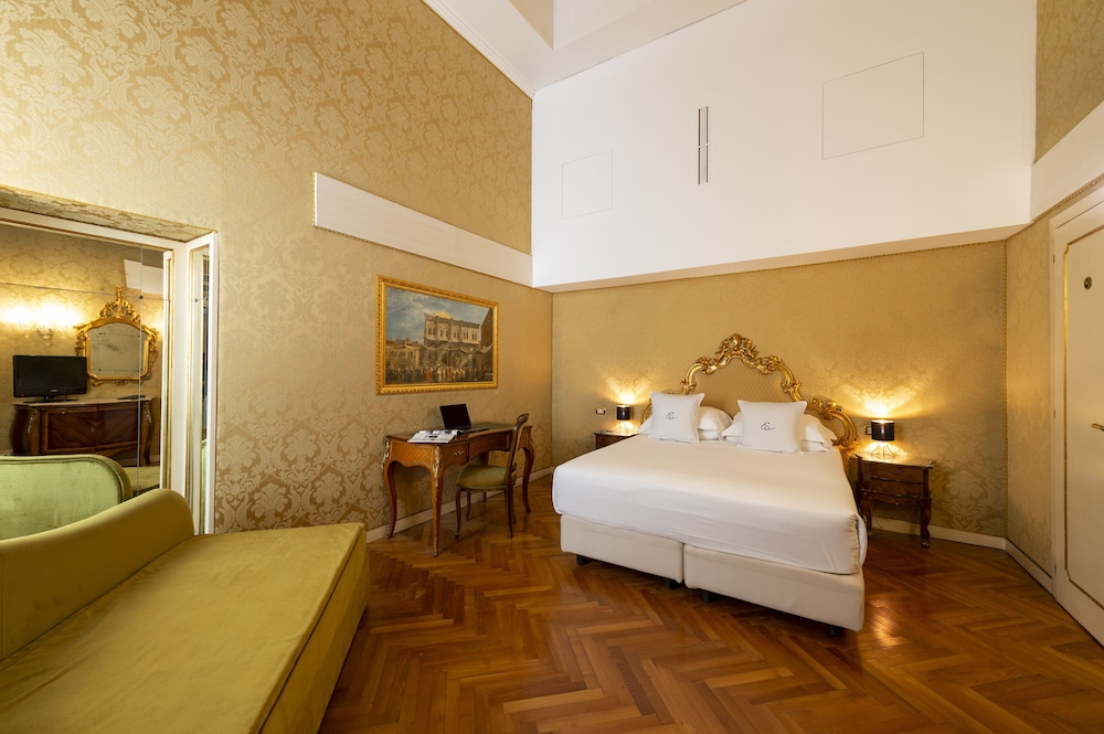 Room (Small Initiale) thumbnail 5